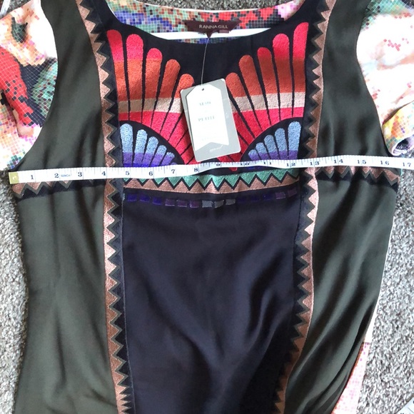 Ranna Gill Women's Fanned Vignette Shift Dress - Picture 12 of 12